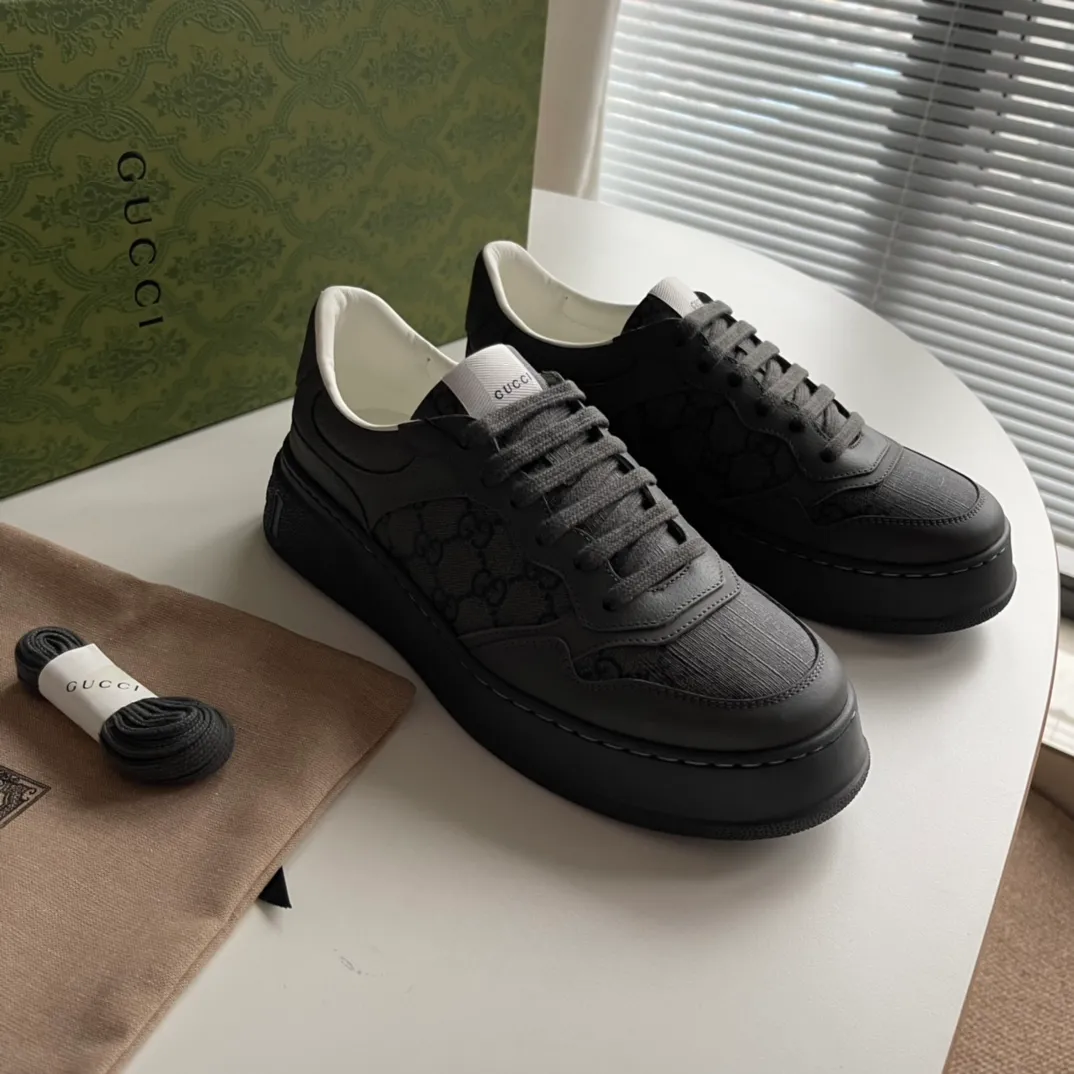 G's 🆕new thick-soled sneakers✔️designed sneakers are full of fun retro flavor. Gucci’s new collection continues to seek inspiration from daily life in other eras and incorporates the essence of current design to create refreshing designs. This sneaker is made of leather and GG canvas, decorated with Gucci details, showing the profound connotation of the brand logo〰️ Size: 35-40 (women) 38-45 (men) P hot style